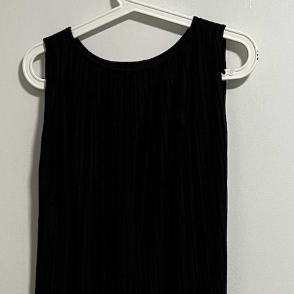 Uniqlo black dress (2 pieces)